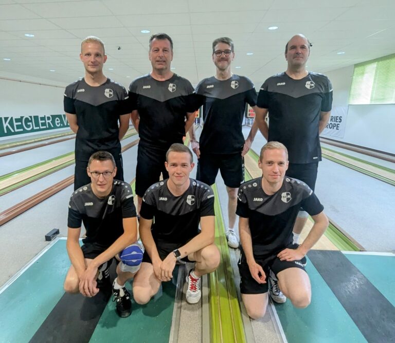 Das siegreiche Team (von hinten links nach vorne rechts): Robin Graes, Stefan Lampe, Dieter Stumpe, Michael Reisch, Andre Ahlers, Jonas Müller und Nick von Voss.